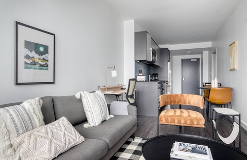 Central-Maverick Square - Paris Street Apartment | Blueground | Central-Maverick Square, pool, nr Boston Harbor