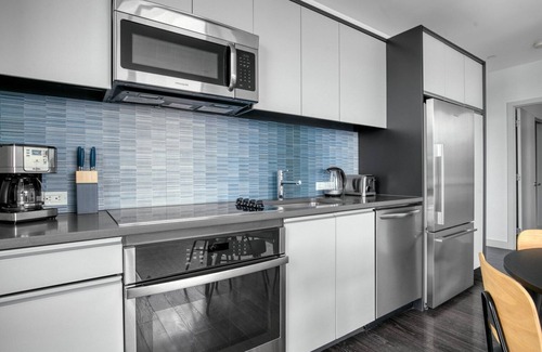 Central-Maverick Square - Paris Street Apartment | Blueground | Central-Maverick Square, pool, nr Boston Harbor