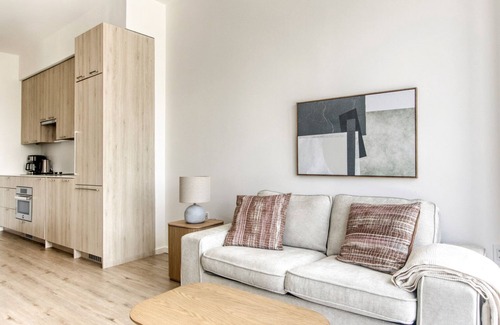 Clinton Hill Apartment | Blueground | Clinton Hill, pool, nr Fort Greene Park