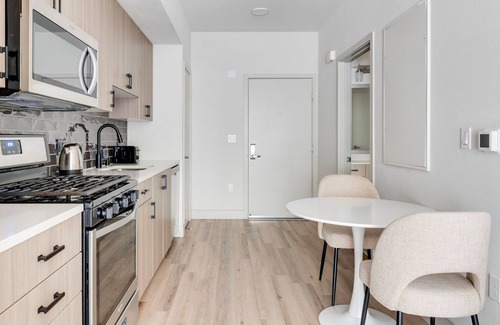 Fremont Apartment | Blueground | East Industrial, pool, nr Coyote Hills