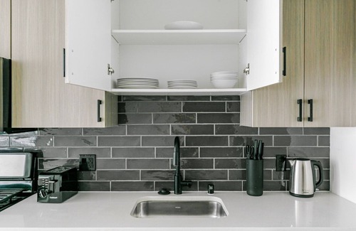 Fremont Apartment | Blueground | East Industrial, pool, nr Lake Elizabeth