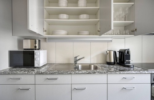 Enge Apartment | Blueground | Enge, w/d, near central market