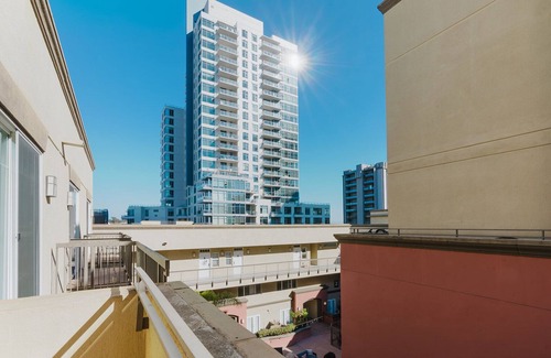 Downtown San Diego Apartment | Blueground | Gaslamp 1bd apartment