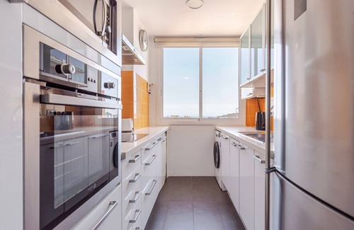 Gracia House | Blueground | La Salut, sea view, nr Parc Güell