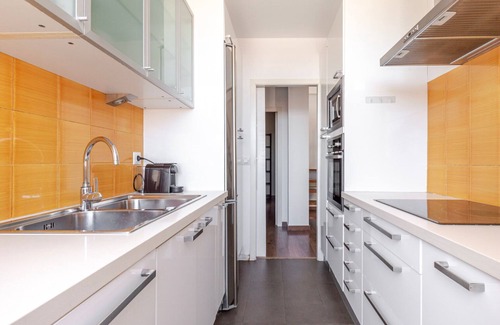 Gracia House | Blueground | La Salut, sea view, nr Parc Güell