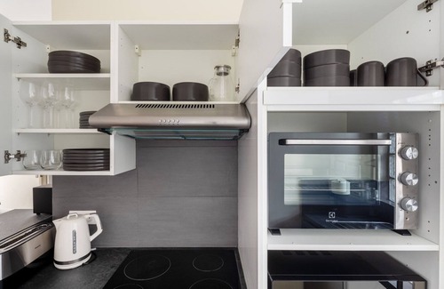 Madeleine Apartment | Blueground | Madeleine, elev, near art