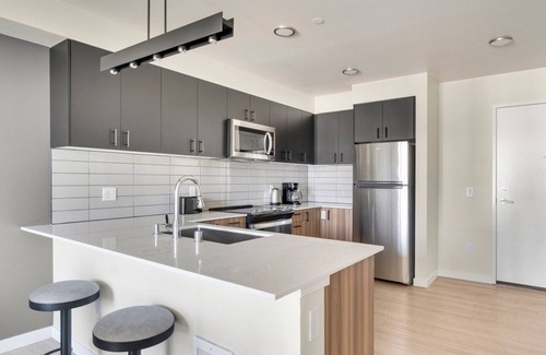 Meridian Park Apartment | Blueground | Meridian Park, balcony, nr Shoreline Park