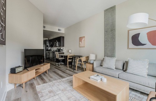 Mission Bay Apartment | Blueground | Mission Bay, pool & w/d, nr museum