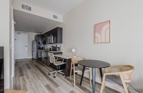 Mission Bay Apartment | Blueground | Mission Bay, pool & w/d, nr museum