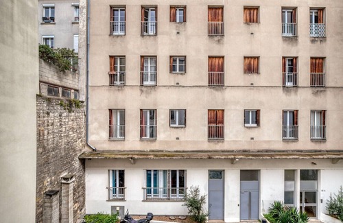 Saint-Vincent-de-Paul Apartment | Blueground | Pigalle, near shops