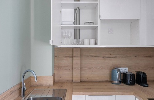 Saint-Vincent-de-Paul Apartment | Blueground | Pigalle, nr shopping & festive area