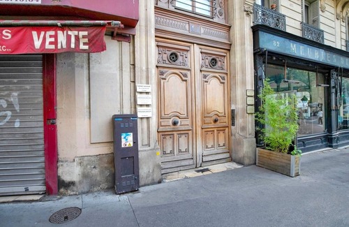 Saint-Vincent-de-Paul Apartment | Blueground | Pigalle, nr shopping & festive area