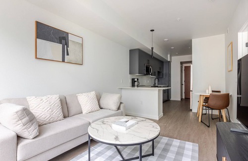 Redmond Apartment | Blueground | Redmond, pool & AC, nr park