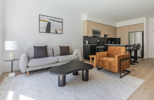 Newhall Apartment | Blueground | Santa Clara, pool, nr Central Park
