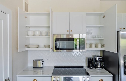 Scofield Farms Apartment | Blueground | Scofield Farms, pool, nr Walnut Creek Park