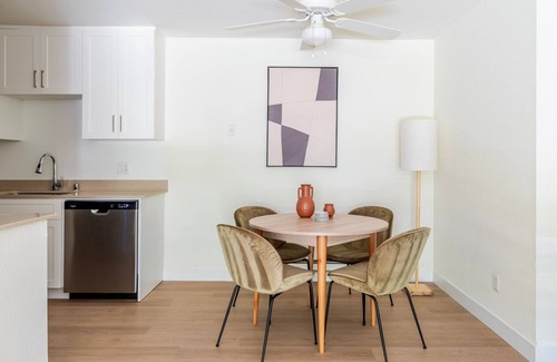 Shoreline West Apartment | Blueground | Shoreline West, pool, nr Shoreline Park