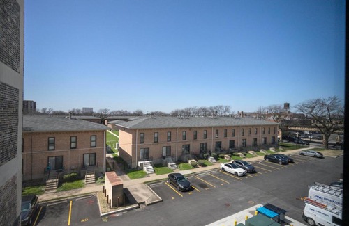 Near West Side Apartment | Blueground West Loop rooftop dog wash nr L CHI-1055