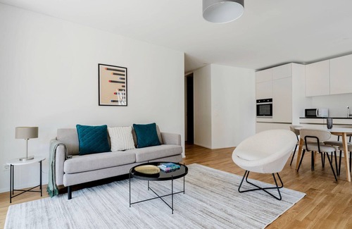 Alt-Wiedikon Apartment | Blueground | Wiedikon, balcony & w/d, nr market