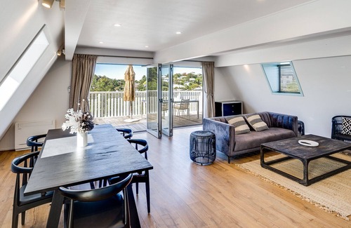 Bluff Hill House | BLUFF HILL HEIGHTS – NAPIER HOLIDAY HOME, pet friendly in Napier