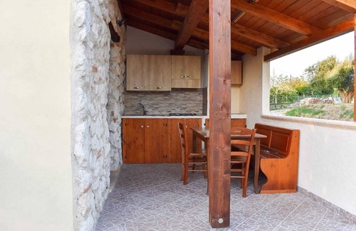 Drapia House | Bluiaia - Mezzanine. A small oasis of tranquility.