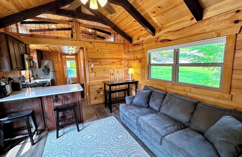 Twin Mountain Cottage | BMV6 Awesome "Tiny Home" A/C, Mountain Views, Minutes to Skiing, Hiking, Attractions, Dog Friendly!