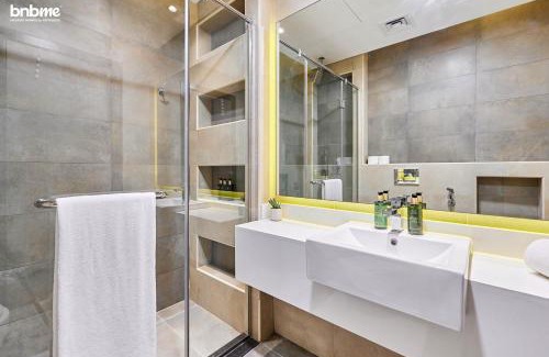 Jumeirah Village Circle Apartment | bnbmehomes - Casa Grande