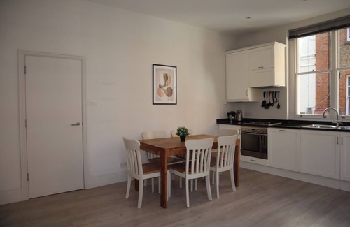 Holborn and Covent Garden Apartment | BnBNook - Elegant Bloomsbury 1BR - Soho and West End