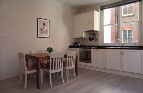 Holborn and Covent Garden Apartment | BnBNook - Elegant Bloomsbury 1BR - Soho and West End