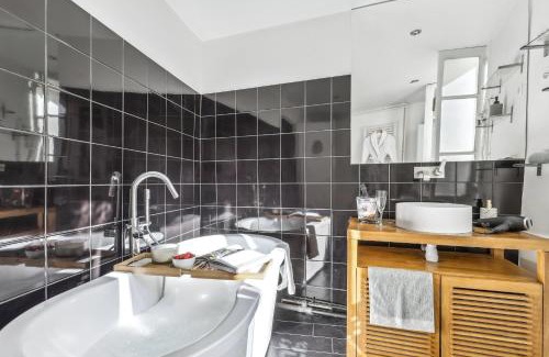 Enfants-Rouges Apartment | BnBNova - Le Marais & Place de la Republique - 2BR