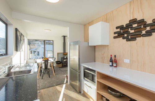 Wanaka House | Bo's Bach: A stunning place, great location, sunny & pet Friendly !