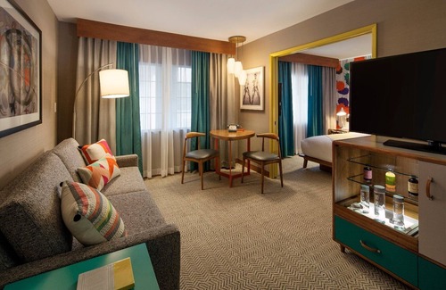 Venice Hotel | Boardwalk King Suite at The Kinney Venice Beach!