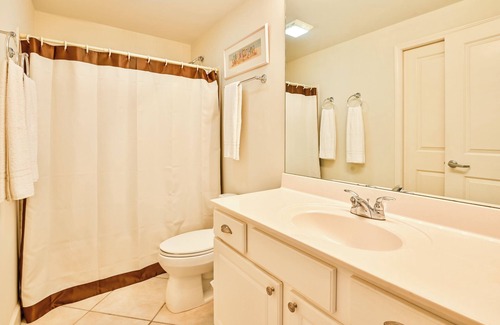Gulf Shores Condo | BOAT SLIP! Stay Monthly Oyster Bay Retreat for 6! Waterfront Condo w/ Resort Ame