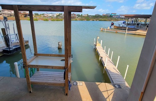 Port Isabel Condo | * Boat Slip * Waterfront Pool * Bay Sunset Views