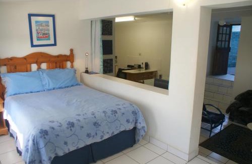 Ramsgate South Apartment | Boathouse Bed & Biscuit - Lower Deck