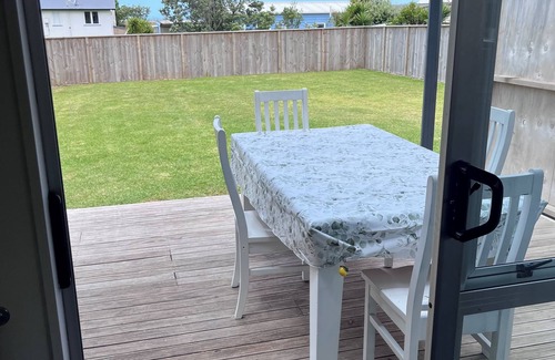 Whitianga Cabin | Boaties rest, safe parking. fenced yard, Walk to beach.