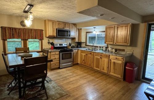 South Bloomingville House | Bobcat Hideaway