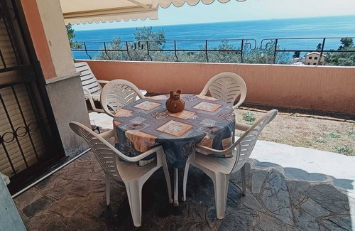 Bogliasco Apartment | Bogliasco: Apartment with magnificent sea view, surrounded by greenery