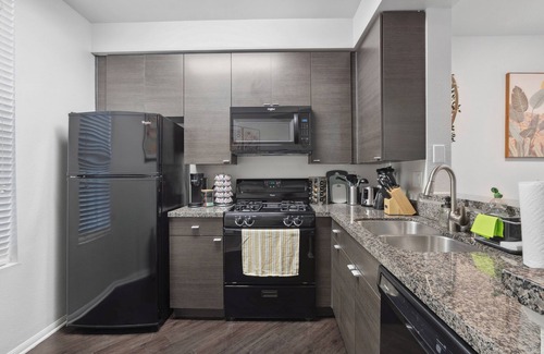 Marina del Rey Apartment | Boho 1BD in MDR, Free Parking, Gym, Pool