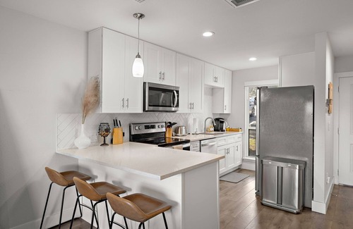 Galindo Condo | Boho 2Bed Retreat - 5 min to Shops & Eats & Airport