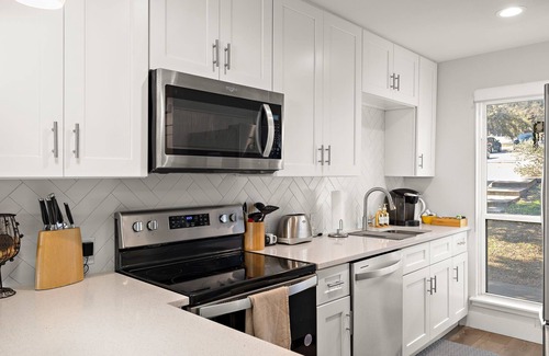 Galindo Condo | Boho 2Bed Retreat - 5 min to Shops & Eats & Airport