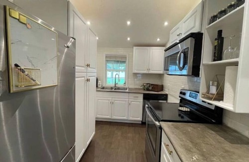 Vamo House | Boho Cottage - walk to the water!