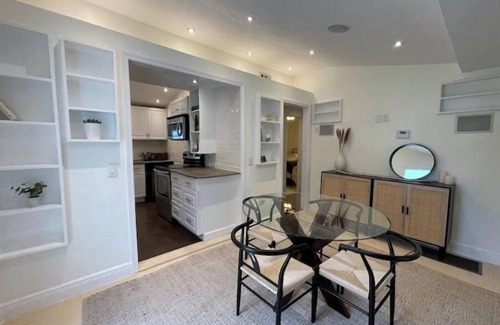 Vamo House | Boho Cottage - walk to the water!