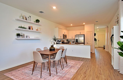 Del Valle House | Boho Getaway | Playgrounds & Close To Market