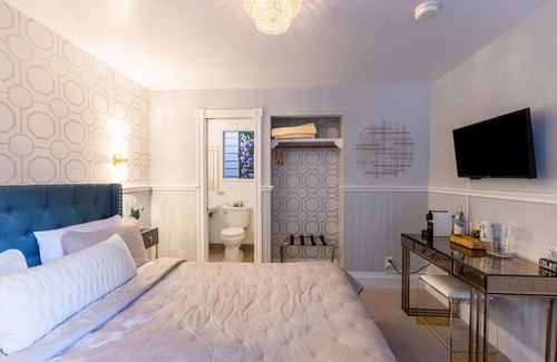 Northwood Hotel | Boho Manor Resort - Room B