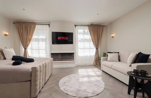 Liverpool City Centre Apartment | Bold St | Modern Fireplace | Heart of the City