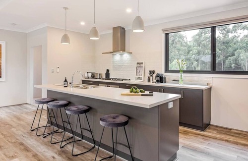 Wilyabrup House | Bonnie Lakeside Relaxation surrounded by Wineries