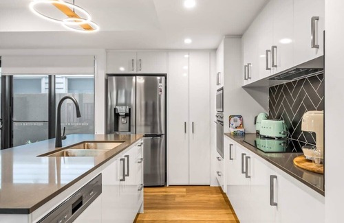 Marcoola House | 'Bonnyview' Elegant 4-Bed Home By the Beach