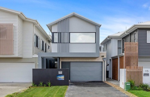 Marcoola House | 'Bonnyview' Elegant 4-Bed Home By the Beach