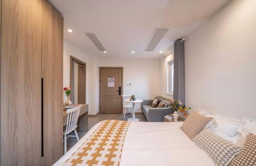 Hong Kou Apartment | Book and Bed - Quyang Apartment