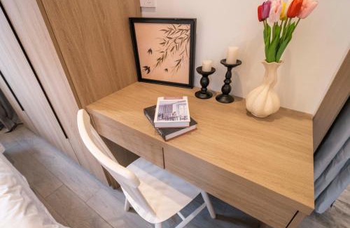 Hong Kou Apartment | Book and Bed - Quyang Apartment